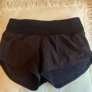 Lululemon black speed up shorts 2.5 inch size 0
